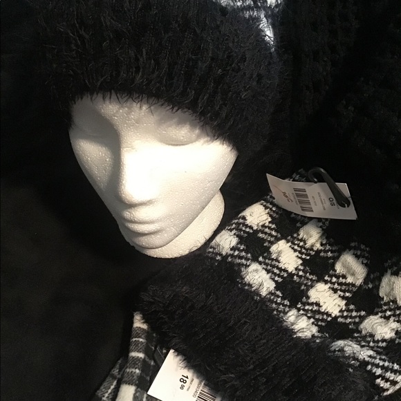 Black and white woollen hat. New never worn - Picture 7 of 8